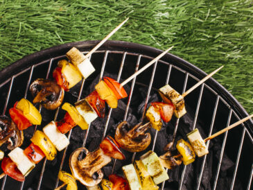 Grill med kött och grönsaker