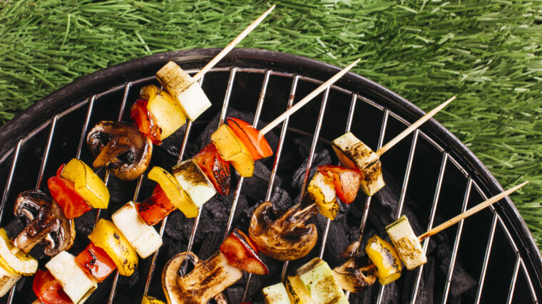 Grill med kött och grönsaker