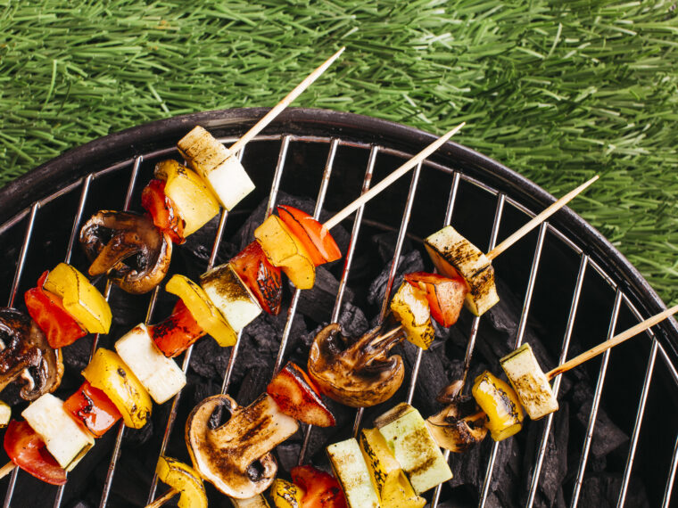 Grill med kött och grönsaker